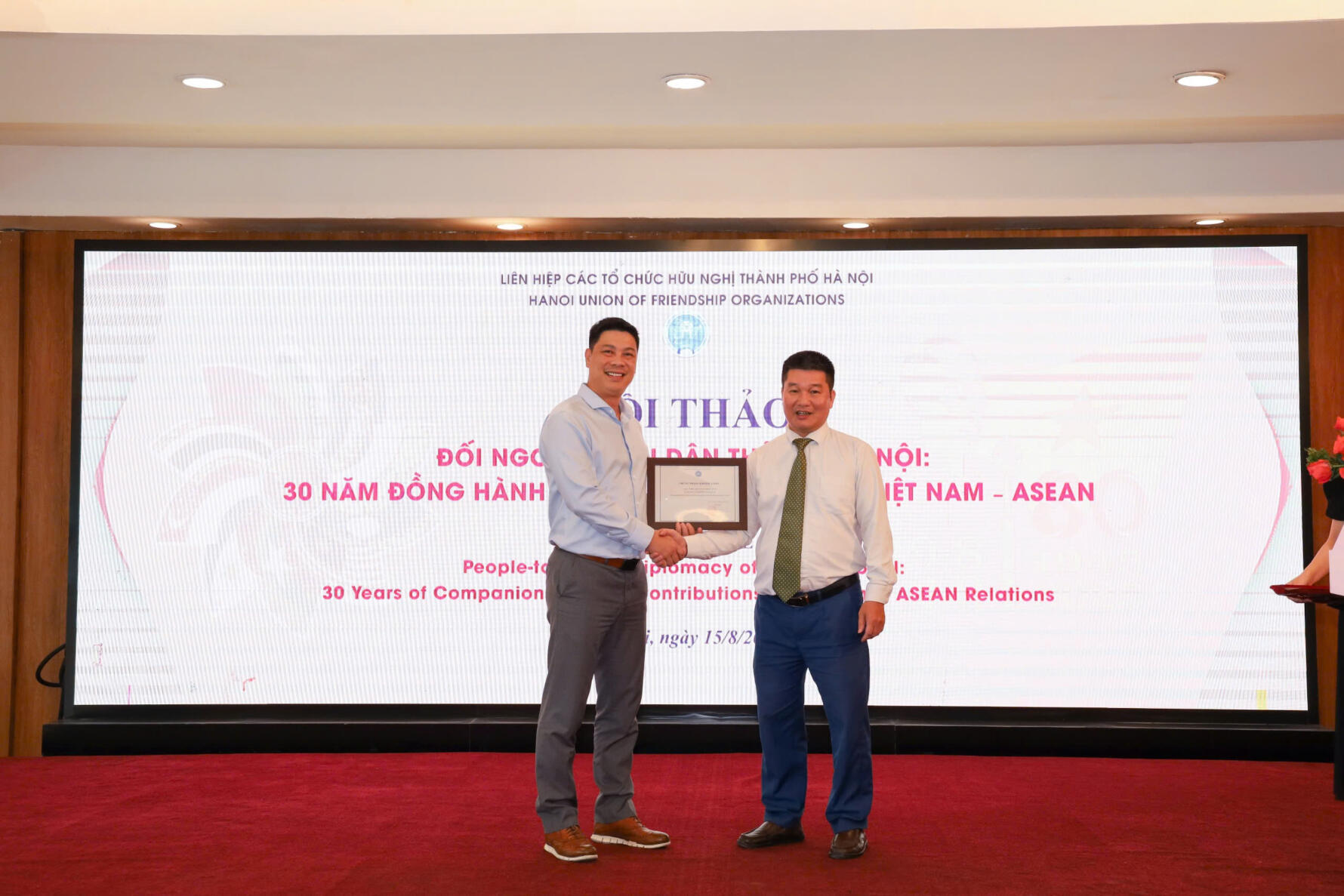 hoi-thao-asean-ha-noi-2025-nuoc-uong-khoang-vi-luong-cmarox