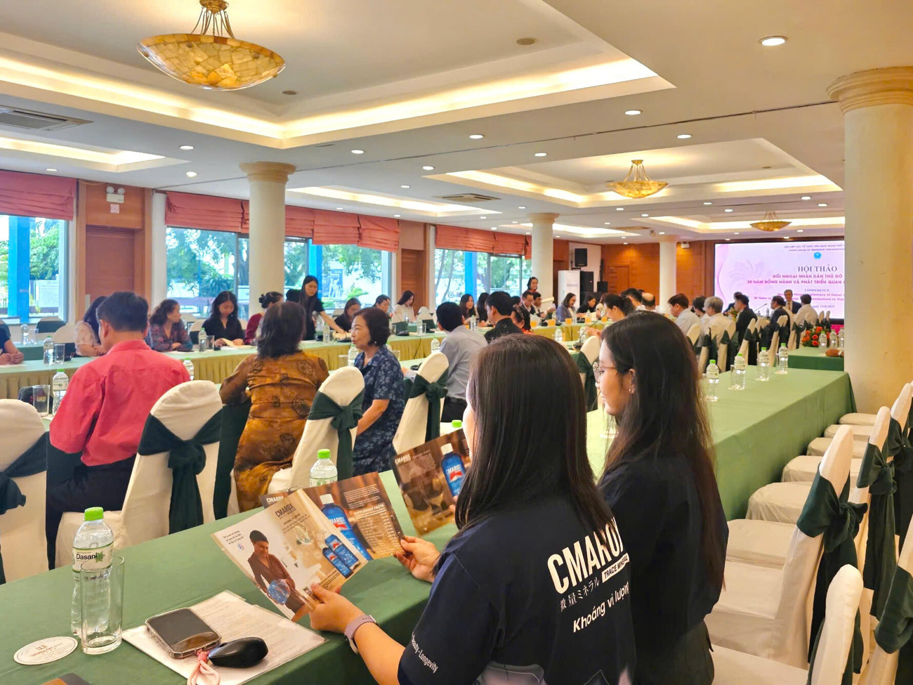 hoi-thao-asean-ha-noi-2025-nuoc-uong-khoang-vi-luong-cmarox