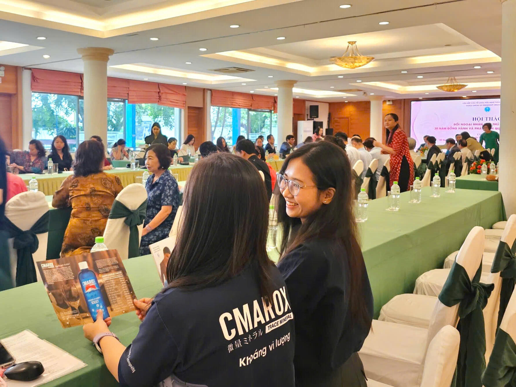 hoi-thao-asean-ha-noi-2025-nuoc-uong-khoang-vi-luong-cmarox