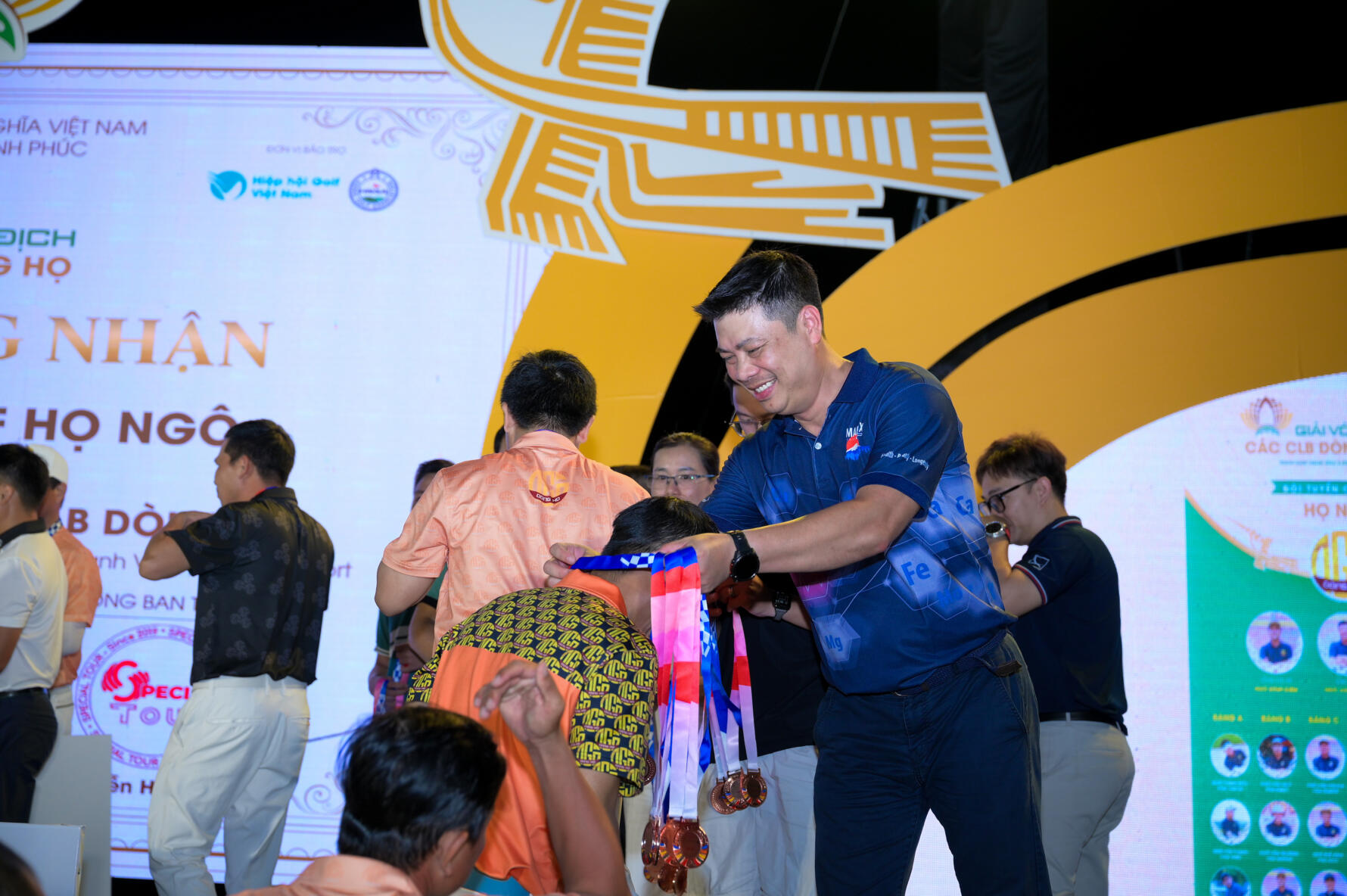 CMAROX-trao-giai-cho-nha-vo-dich